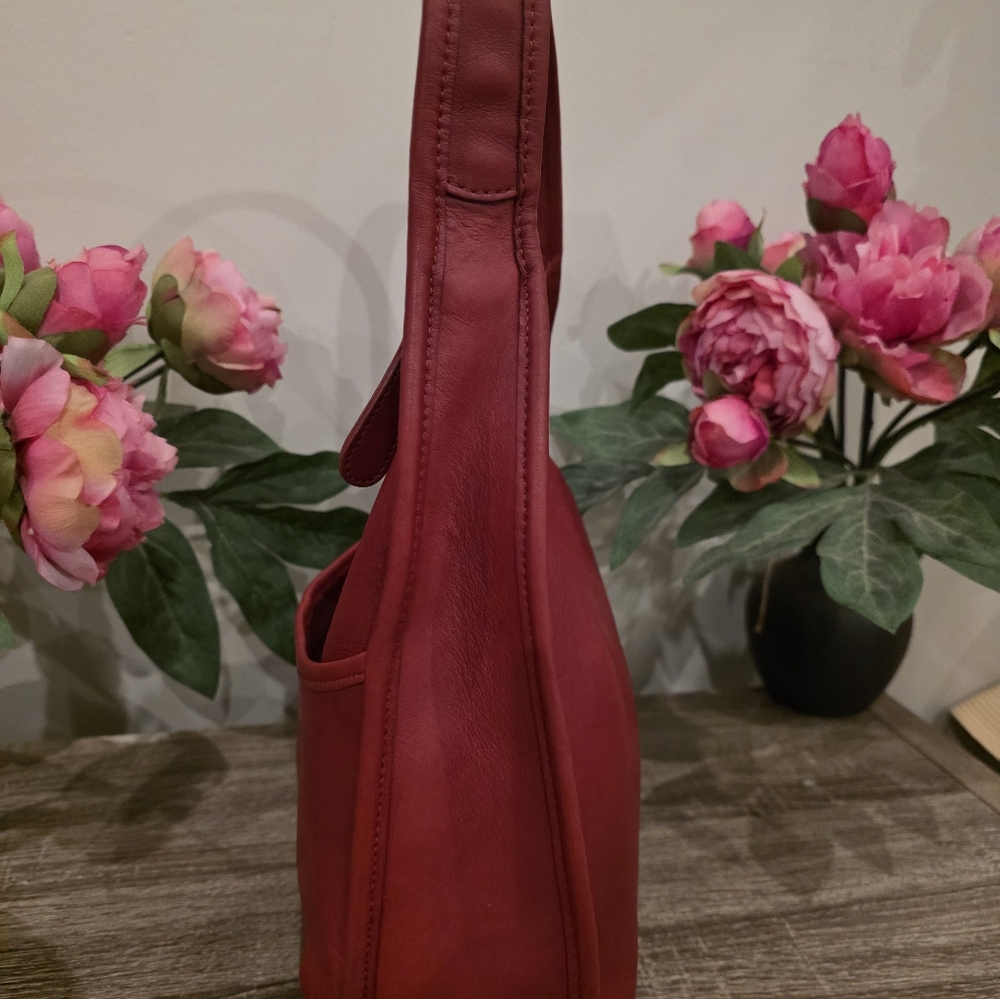 Coach 9033 ERGO Pocket ZIP  RED  EUC VINTAGE PRICE IS FIRM - Picture 6 of 16